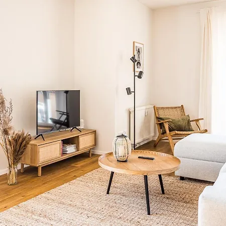 Wunderschoene Mit Feldblick Und Balkon, Mit Kostenlosem Wlan Und Strandfahrrad, Haustiere Erlaubt